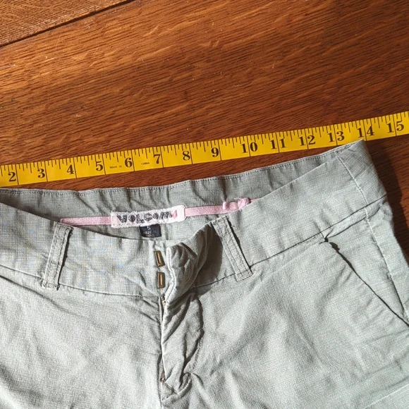 Volcom Shorts - Picture 4 of 10